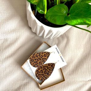 Nickel & Suede leopard print earrings. Size medium.